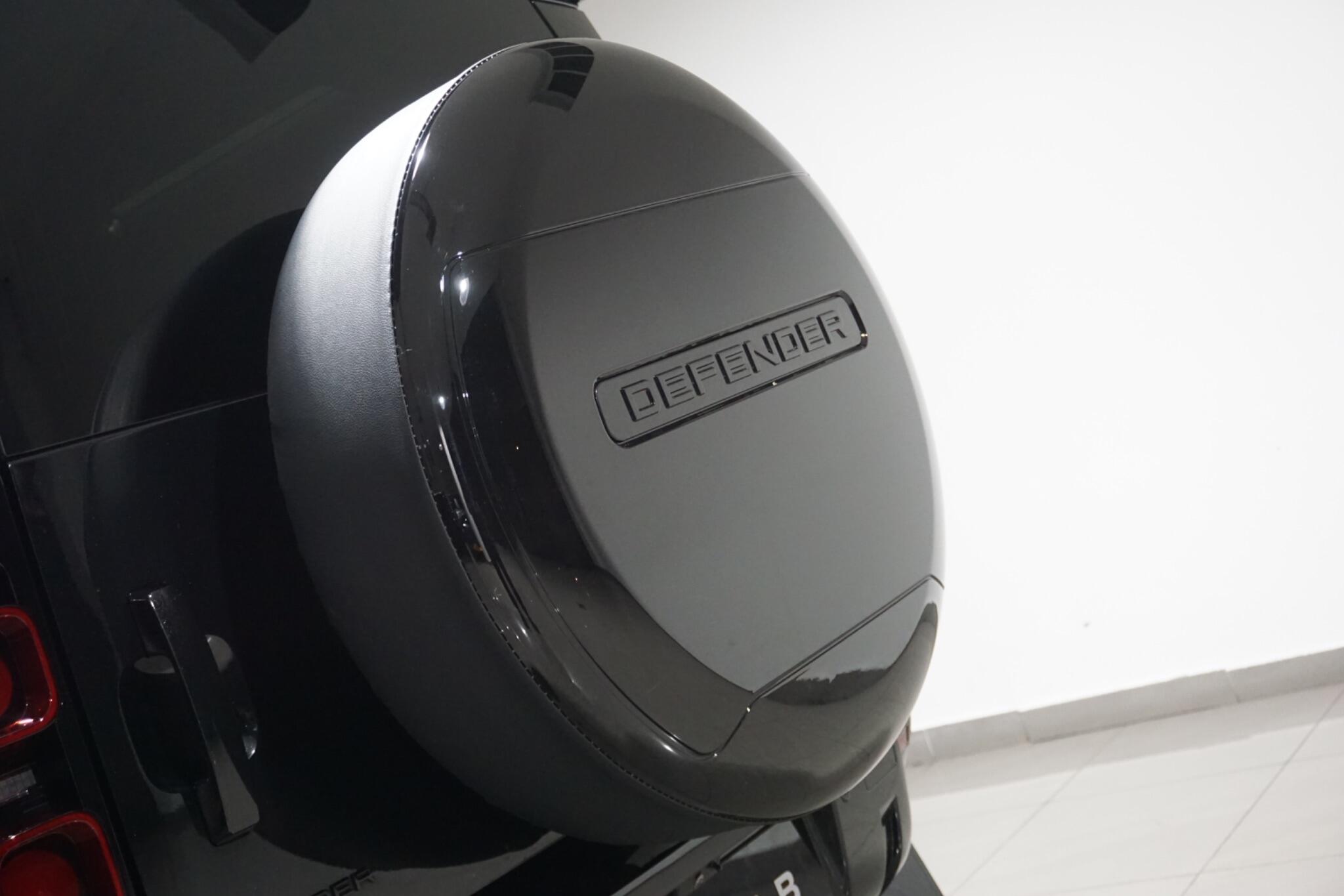 Land Rover Defender 90 3.0 D200 MHEV Hard Top SUV 3dr Diesel Auto 4WD SWB Euro 6 (s/s) (200 ps)